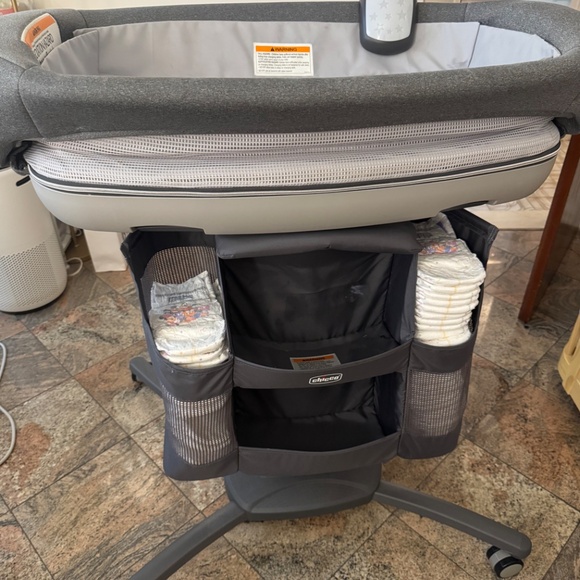 Chicco Close to You 3-in-1 Bedside Bassinet Grey - Picture 7 of 7